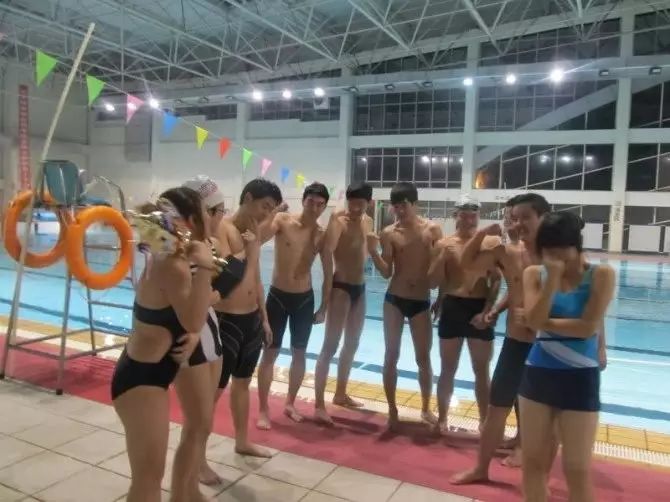 游泳冠军说的经典语录_游泳冠军会说什么话_游泳冠军说自己不会游泳